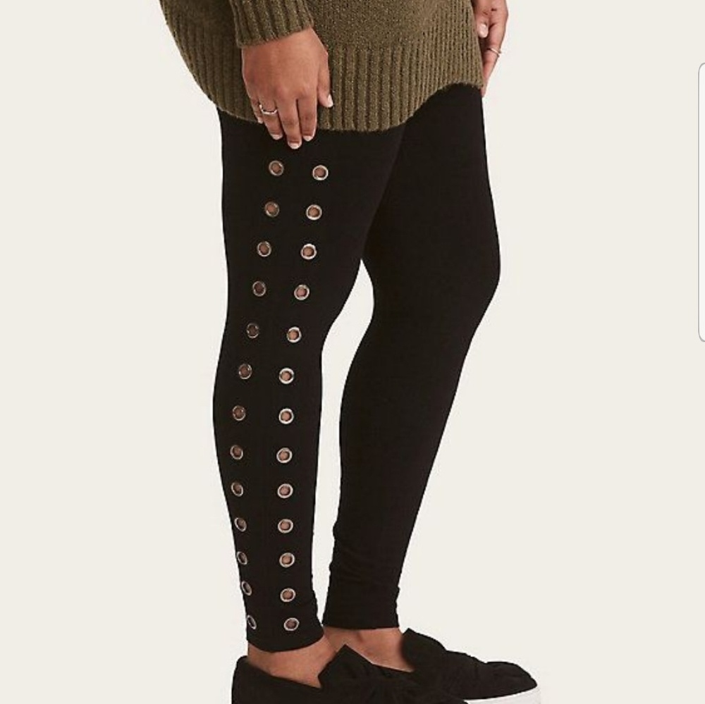 Torrid eyelet leggings